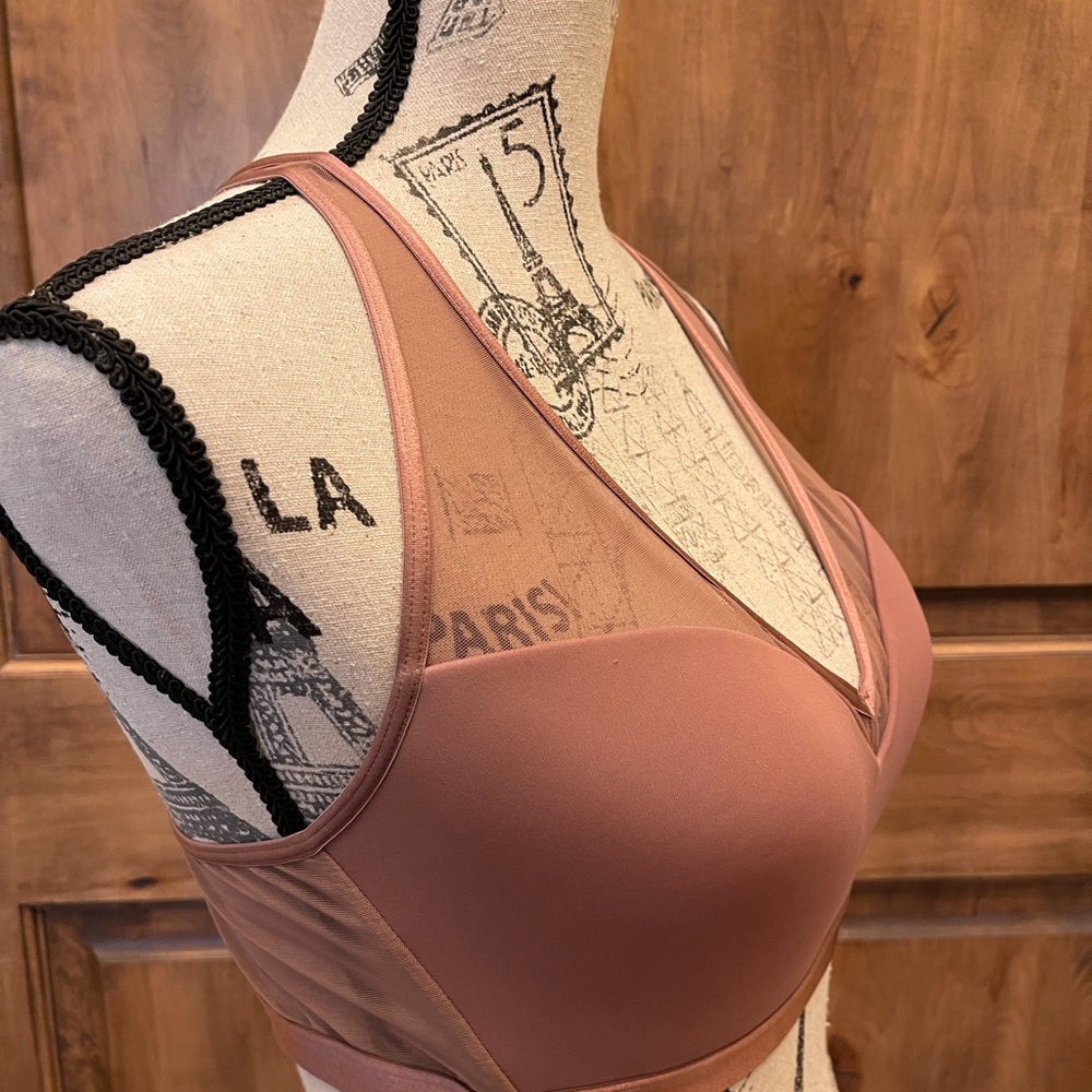 Victoria’s Secret Sports Bra— 36D